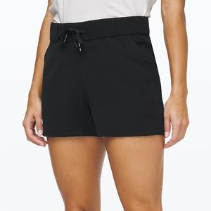 Lululemon On the fly shorts